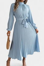 Theresa Vestido con Cuello Alto y Cinturón Plisado