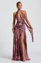 Vestido largo Melania con estampado de orquídea magenta.