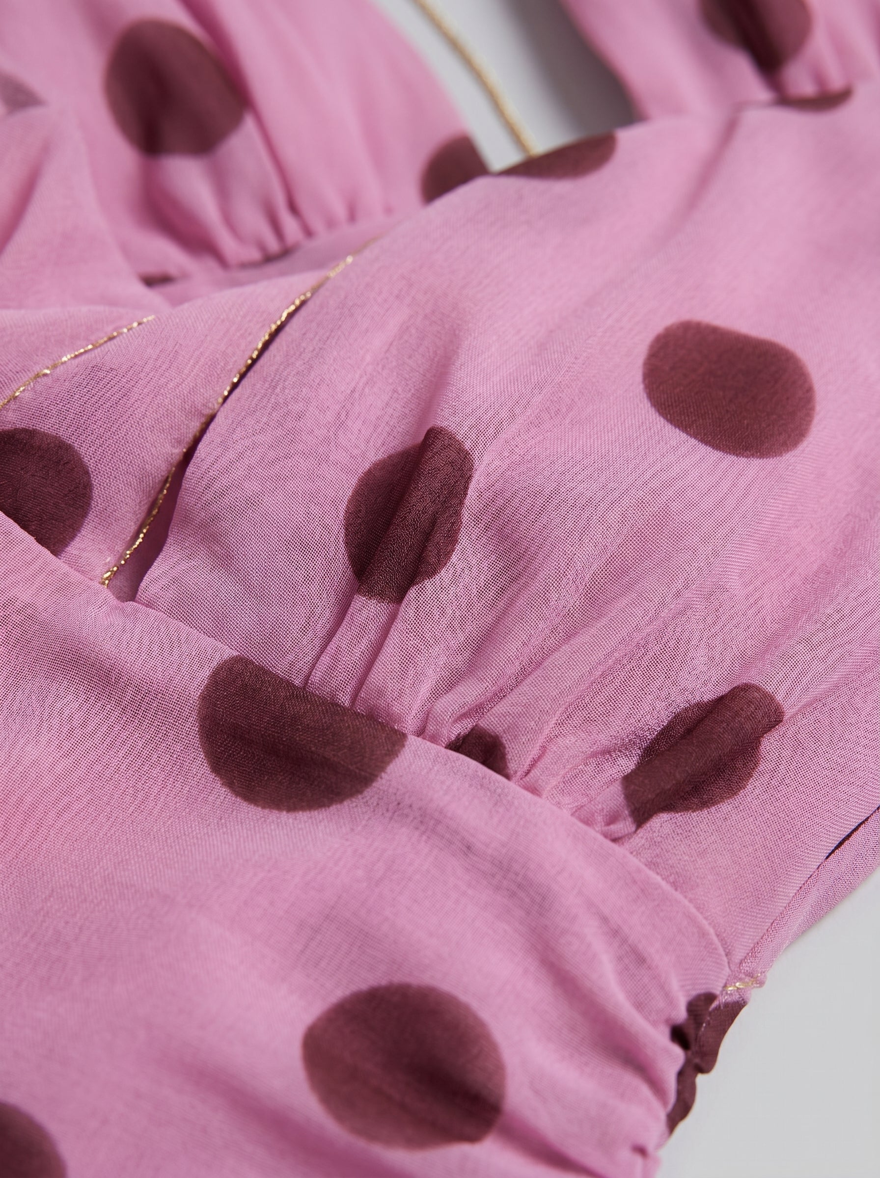 Vestido maxi sin espalda con lazo en la cintura de lunares