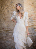 Dolcezza Vestido Maxi Elegante con Escote en V, Pliegues y Flecos