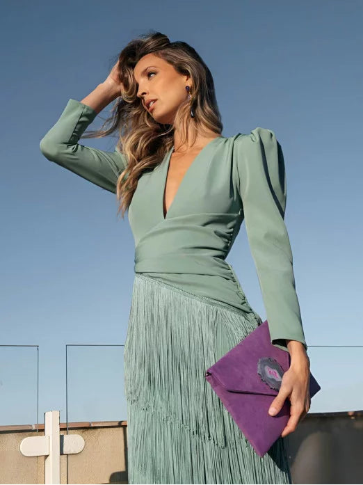 Dolcezza Vestido Maxi Elegante con Escote en V, Pliegues y Flecos